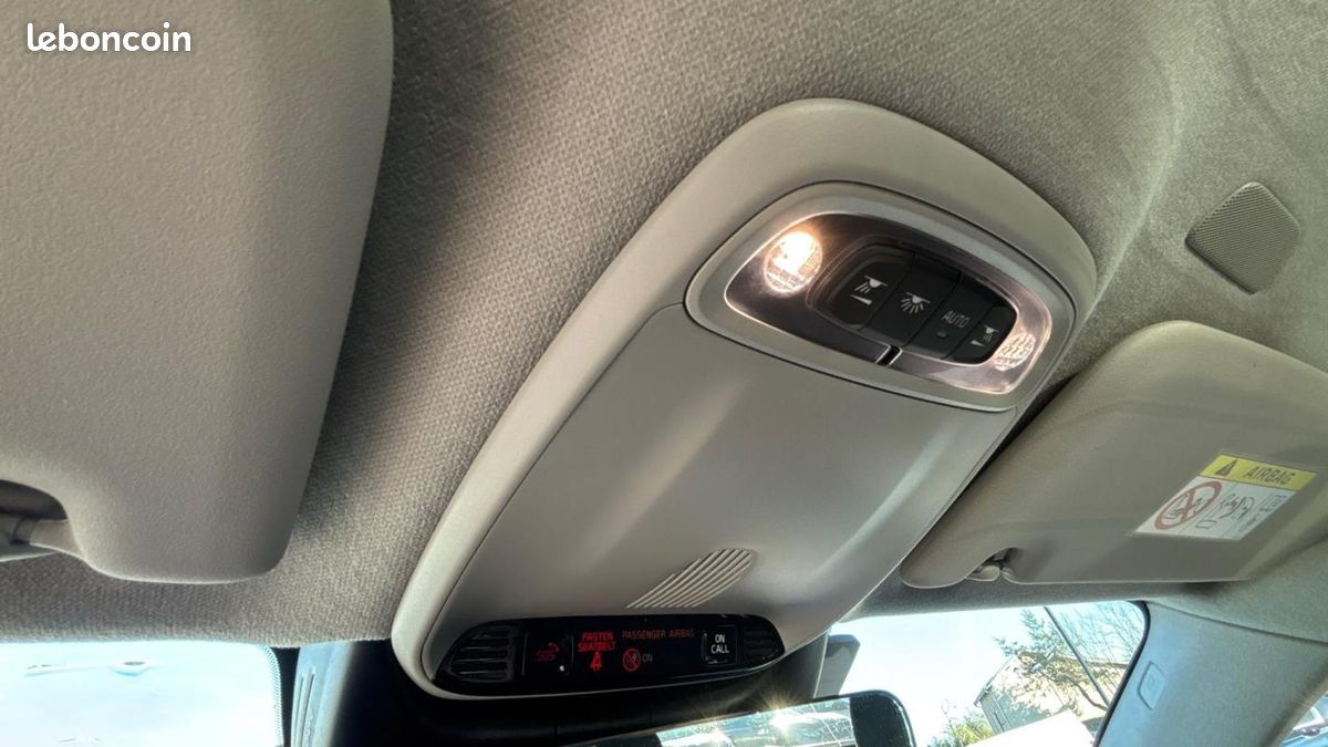Volvo XC40 BUSINESS T2 129 ch Geartronic 8 Momentum (image 26)
