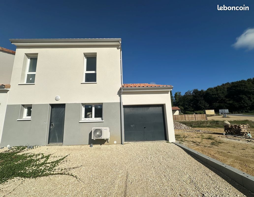 Maison 4 pièces 82 m² · à Saint-Julien-l'Ars · 82 m² · 880 €