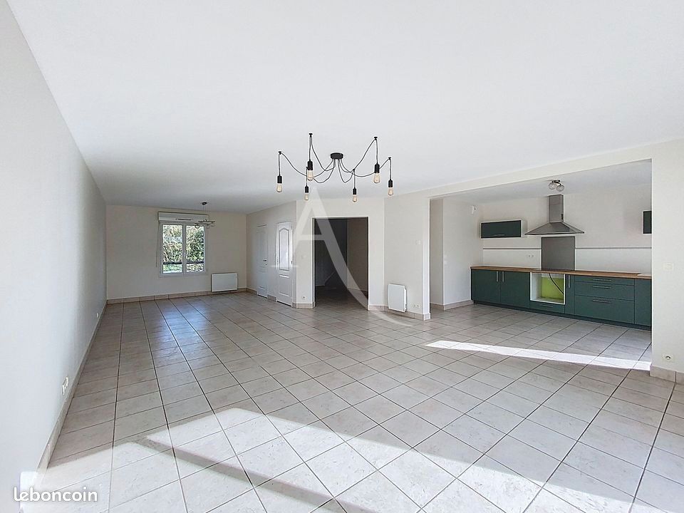 Maison 5 pièces 118 m² · à Briollay · 118 m² · 274 900 €