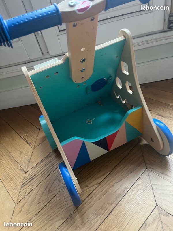 Trotteur Bébé En Bois Du 19ème Siècle - Rare Et Original - Peut Servir De Table Basse - Occasion