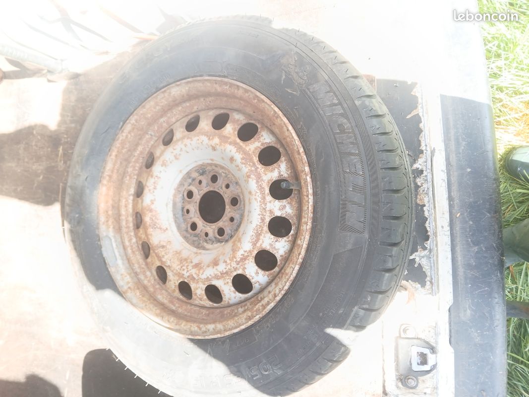 Roue de secours jumpy 2004 (image 1)
