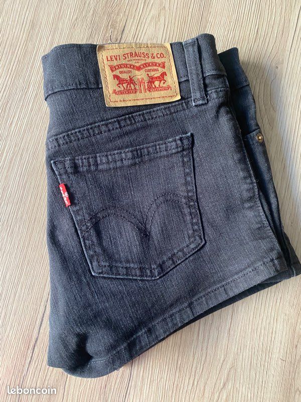 Short Levi’s (image 2)