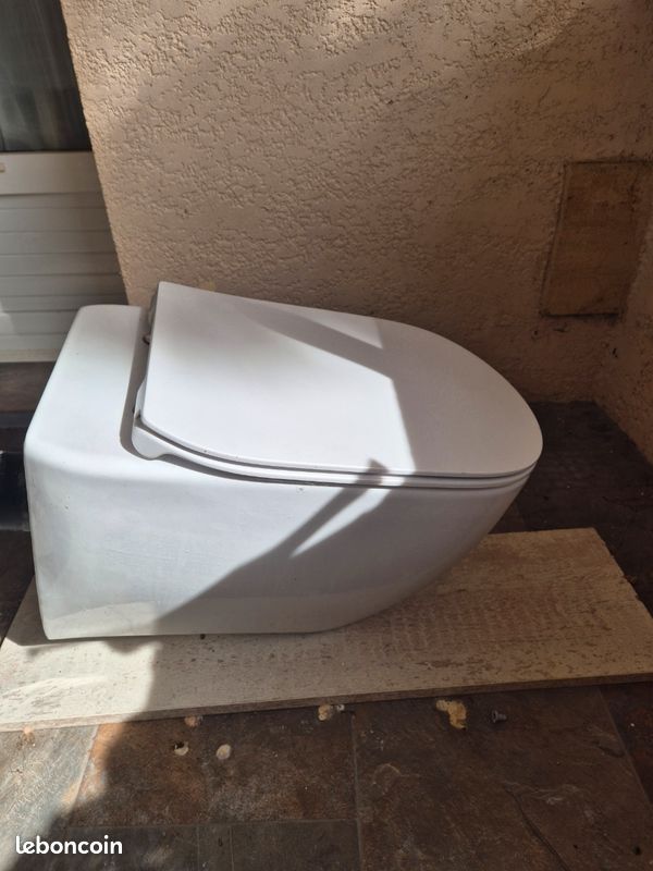 Toilette suspendue (image 2)