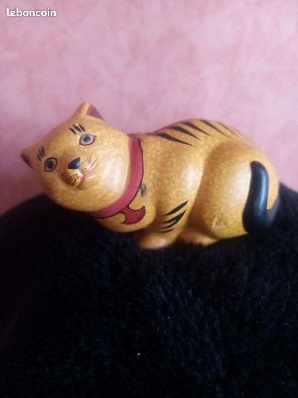 Animaux - petit chat en porcelaine polycrome XIXème hauteur 8 cm