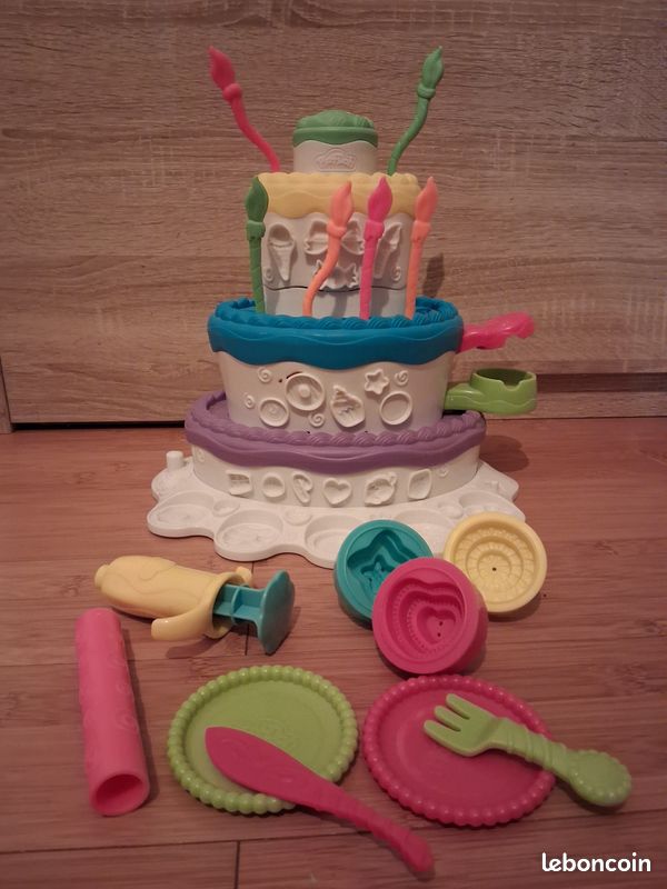 Play Doh Méga Pâtissier gâteau anniversaire (image 1)