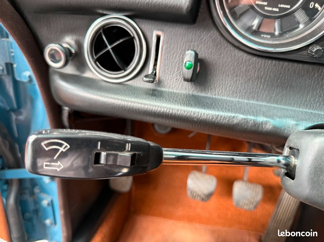 MERCEDES 230 TYPE W114 120ch BVM 5 2.3 (image 19)