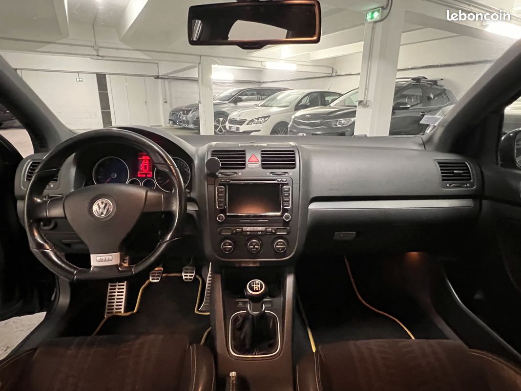 VOLKSWAGEN Golf GTI Edition PIRELLI 2.0L 235 ch - 2008 - 158 000 km - SUIVI COMPLET - MODELE RARE - REGULATEUR - PHARES LED - ALARME (image 15)