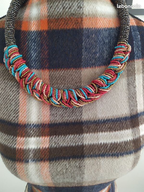 Collier multicolore en perles (image 5)