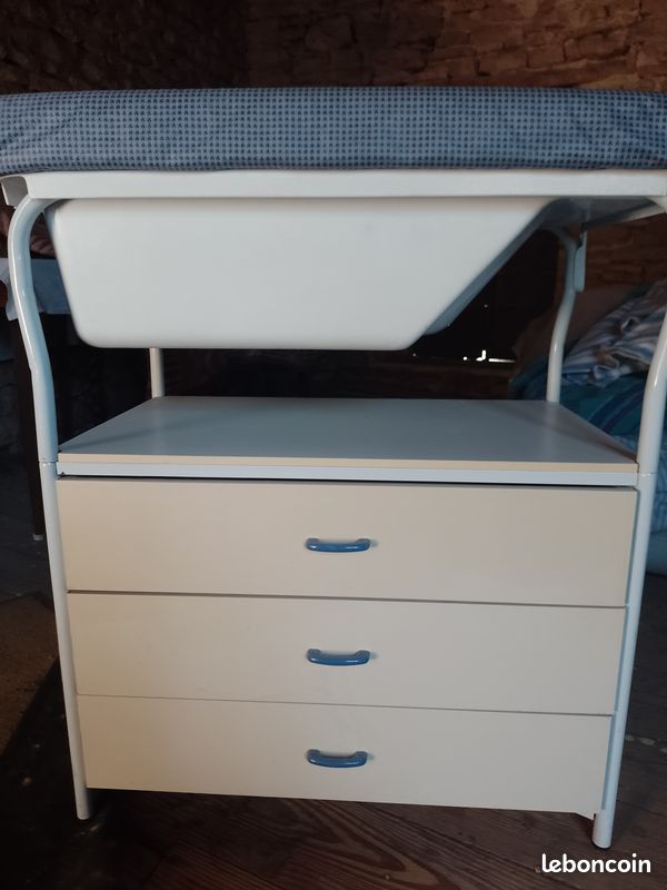 Table/ meuble à langer avec baignoire intégrée (image 1)