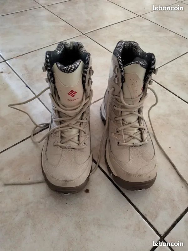 Chaussure de randonnée montantes ou ski beige pour femmes marque