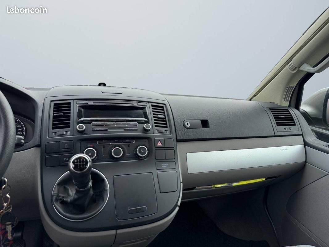 Volkswagen California 2.0 TDI 140 BVM6 – TOIT ÉLECTRIQUE CHAUFFAGE STATIONNAIRE CLIM 3 ZONES RADA... (image 14)