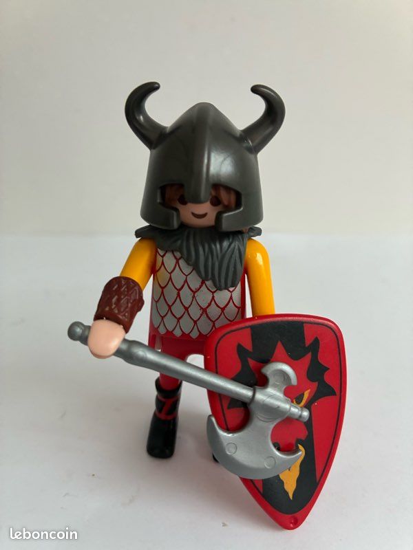 Playmobil lot 1 Guerrier du dragon rouge avec sa hache et son bouclier pour château fort (image 1)