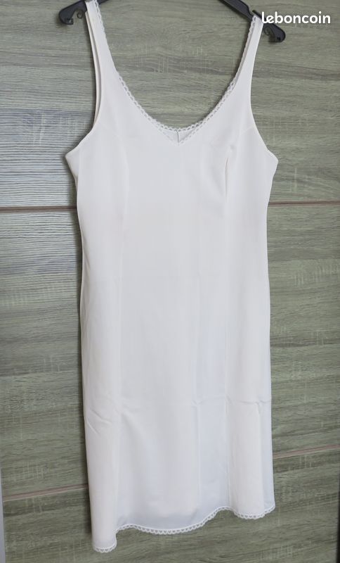 Dentelle Un Fond De Robe Hunkemöller Fond de robe lissant avec détail en dentell