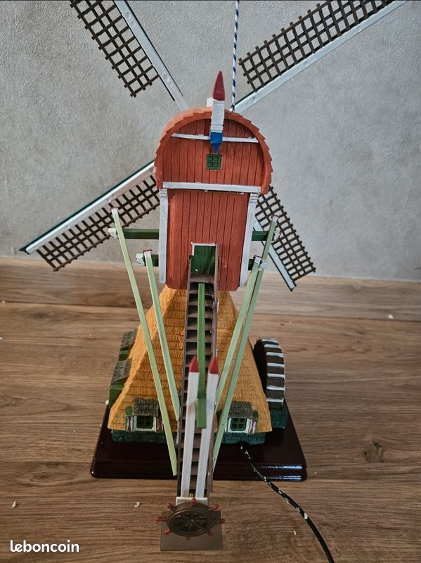 Moulin à vent hollandais lumineux et animé (image 2)