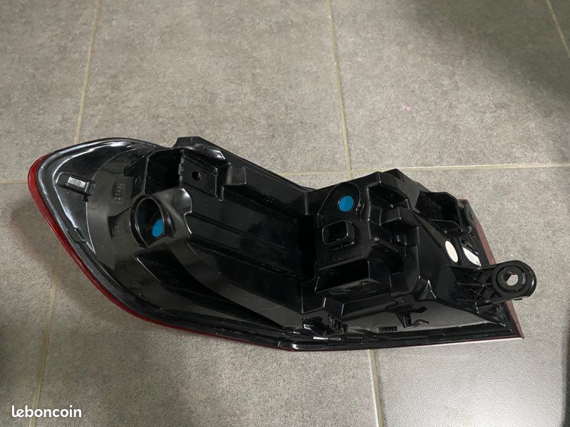 Feu arrière droit BMW serie 2 active toureour F45 (image 2)