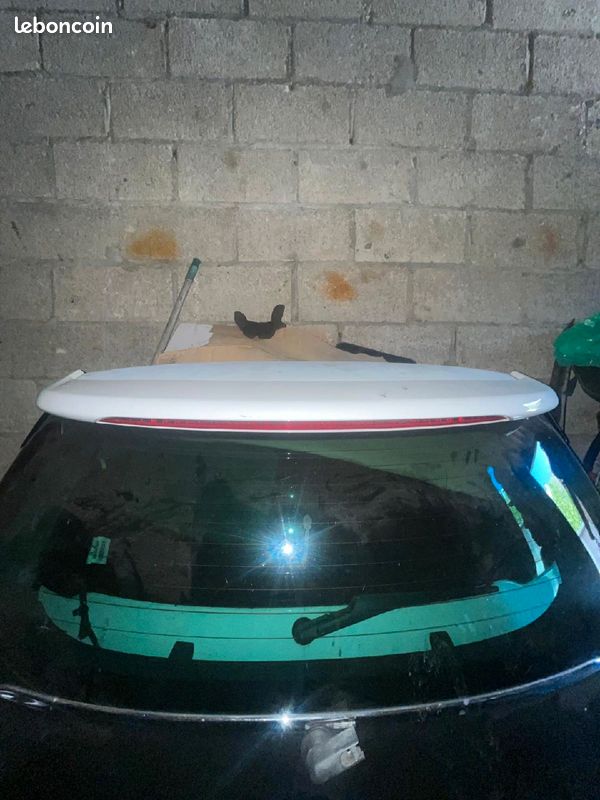 Becquet ds3 noir ou blanc (image 1)