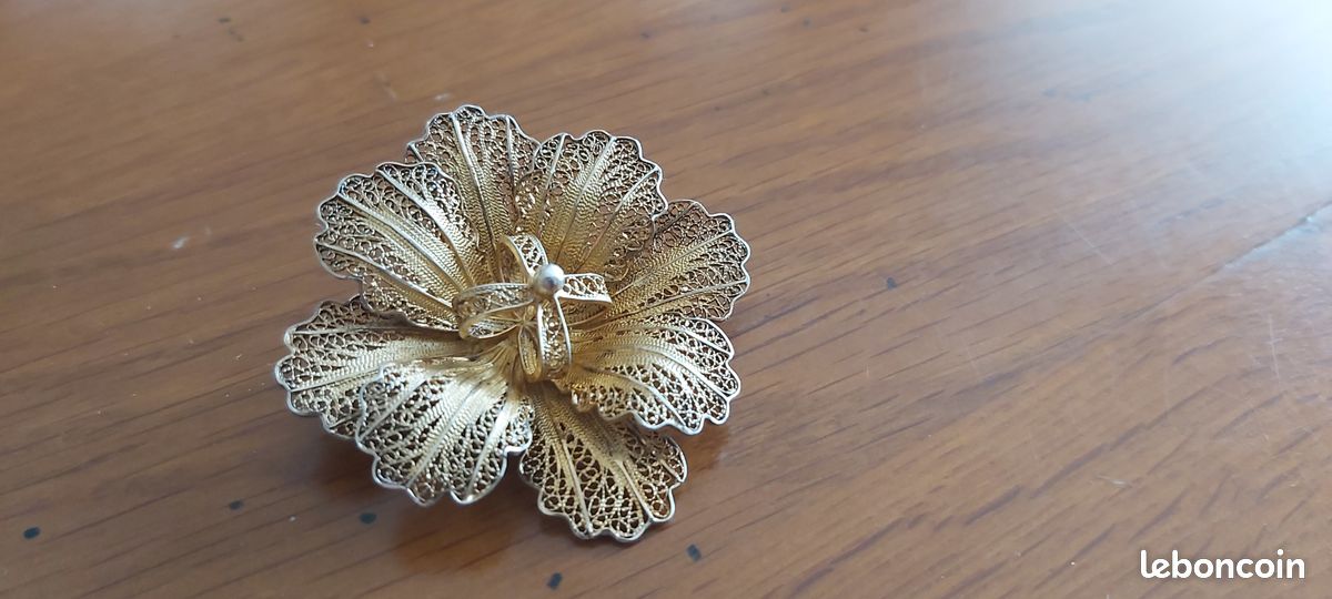 Broche (image 1)