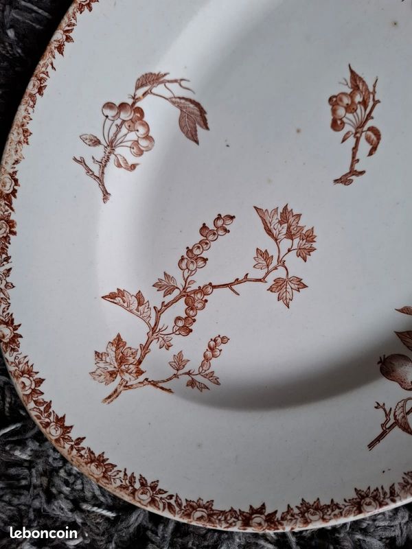 Un joli grand plat oval couleur sépia en terre de fer HB Choisy le Roi en très bon état (image 2)