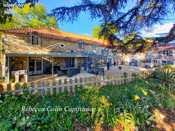 Maison 11 pièces 252 m²