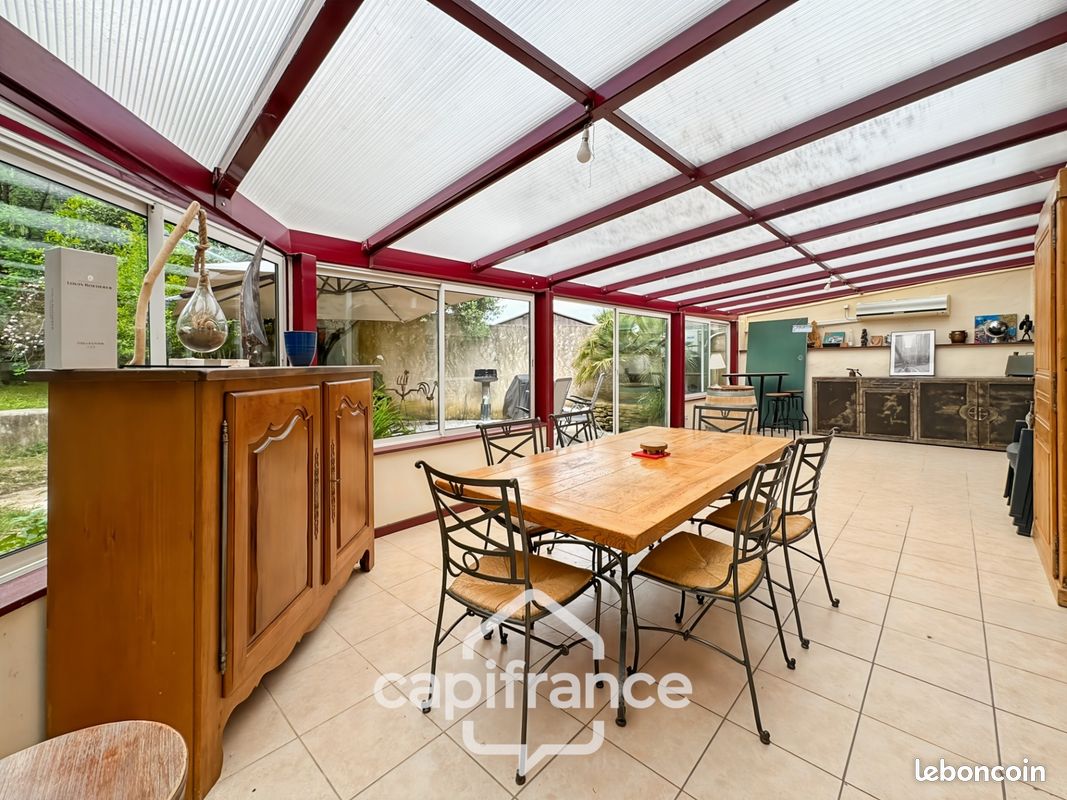 Maison 9 pièces 197 m² · à Châteauneuf-de-Galaure · 197 m² · 325 000 €