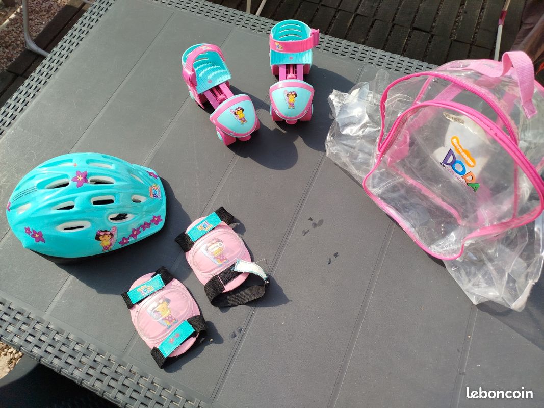 Ensemble de patins à roulettes casque et protection Dora pour