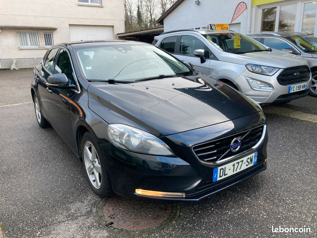VOLVO V40 T2 120ch ESSENCE MOMENTUM (image 2)
