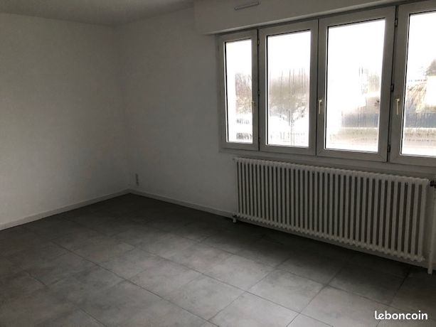 https://img.leboncoin.fr/api/v1/lbcpb1/images/ec/05/47/ec054721e2e31aac5352b7d2cfabb22c7c574aed.jpg?rule=ad-image
