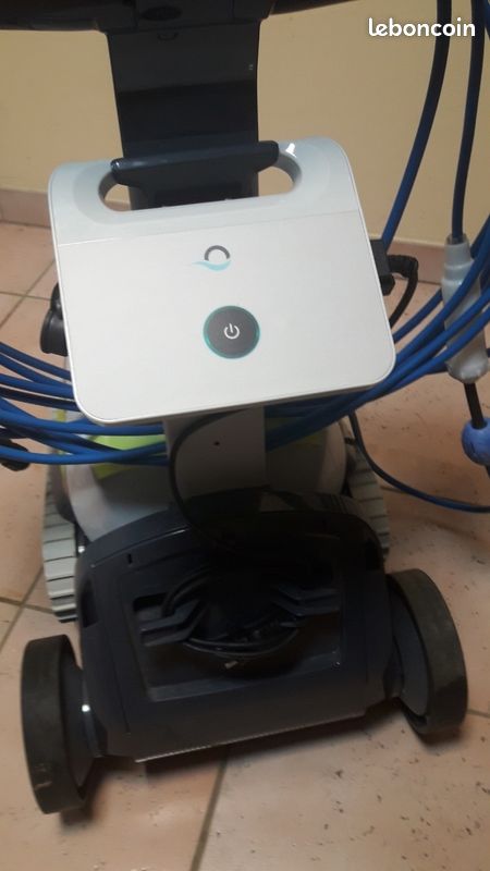 Robot de piscine marque Dolphin modèle T35 (image 3)