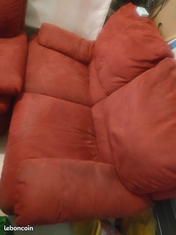 Fauteuil en velours rouge bordeaux avec le poussoir pour surélevé les pieds (image 3)