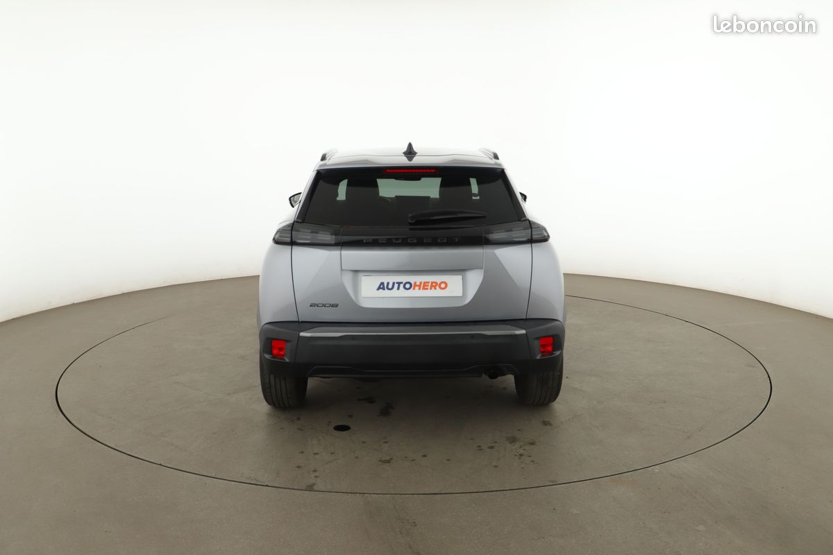 Peugeot 2008 1.2 PureTech Allure 101 ch (image 12)