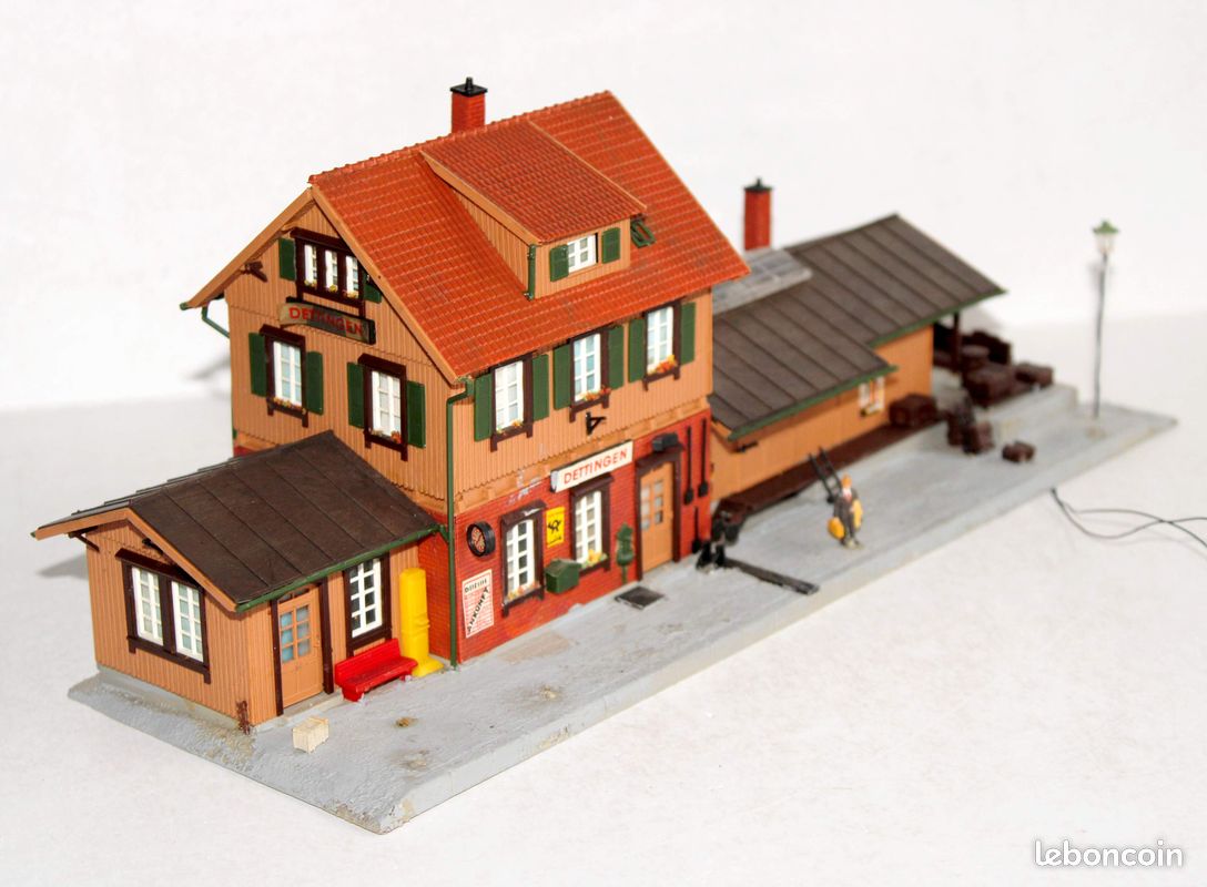 Bâtiment MKD HO - Fabrique De Meubles - Maquette Montée Sur Plaque Bois - Occasion