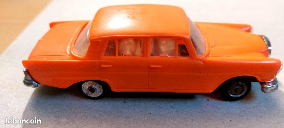 Echelle 1:87 - MICRO NOREV. Ech 1:87 - Mercedes 220 SE Orange. Année 60 Echelle 1:87 - MICRO NOREV. Ech 1:87 - Mercedes 220 SE Orange. Année 60