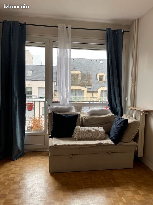 Banquette et rideaux (image 1)
