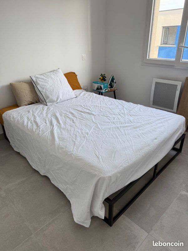 Double bed & Matress , Metal Frame (image 1)