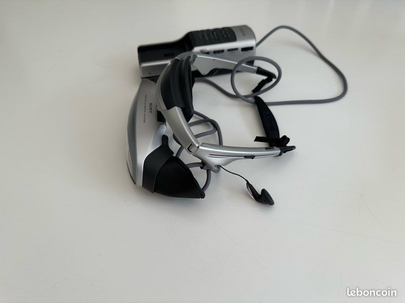 Sony Glasstron, así era la realidad virtual de Sony en 1996 que nunca tuvo conti