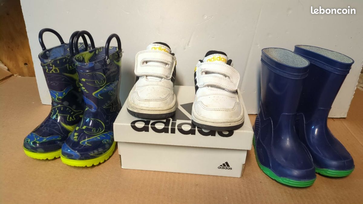Lot de 3 paires de chaussures garçon / enfant - Pointure 22 (image 1)