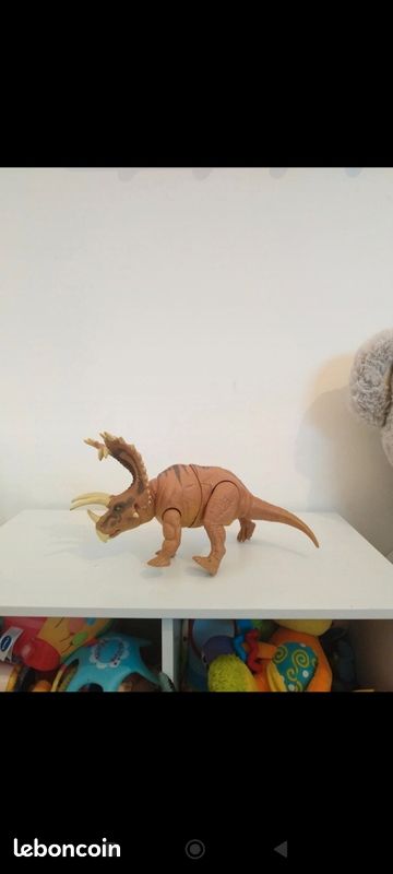Triceratops Jurassic world (image 1)