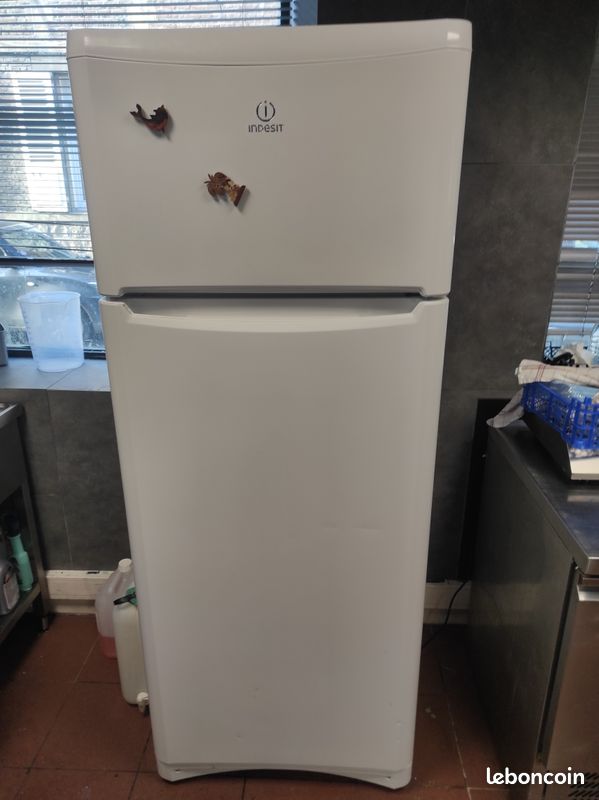 Frigo Neuf Indesit 416 L (image 1)