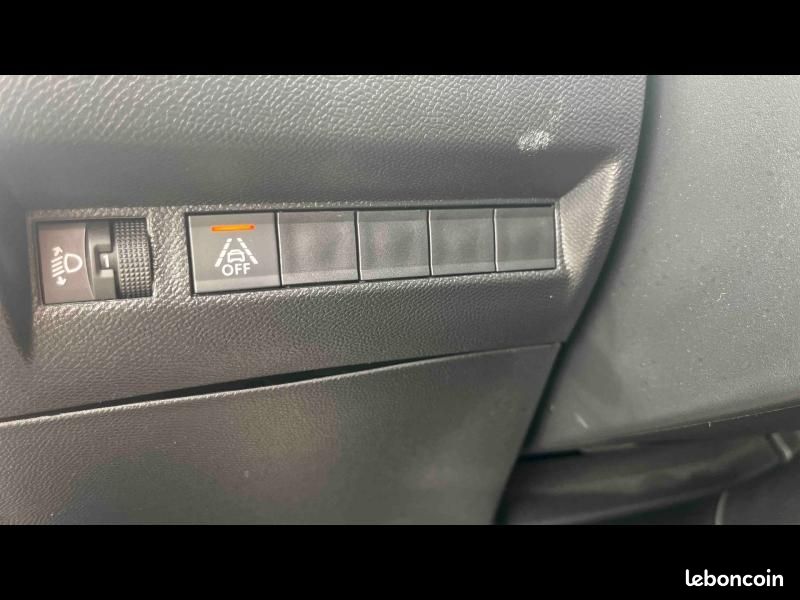 Peugeot 2008 1.2 PureTech 130ch S&S Style EAT8 (image 17)