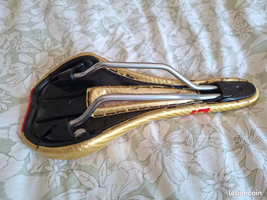Siège Selle De Vélo Avec Double Suspension à Ressorts En Cuir Almenclan Siège Selle De Vélo Avec Double Suspension à Ressorts En Cuir Almenclan