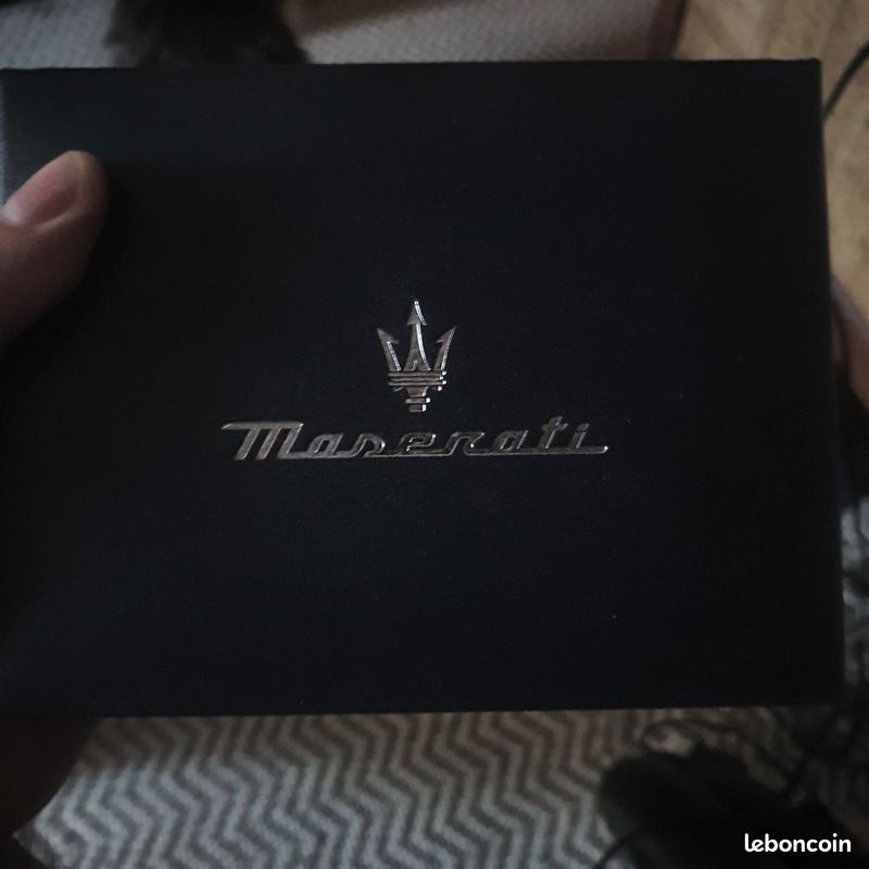 Montre Maserati Successo QTZ 44mm Chronographes (image 1)