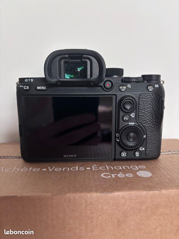 Boîtier Sony A7III + CHARGEUR BATTRIE (image 2)