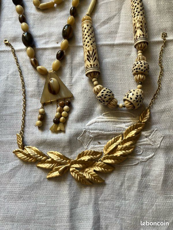 Collier Vintage Oversize Strass Des Années 70/80 - Couleur Dorée - Alliage - Occasion - Origine France
