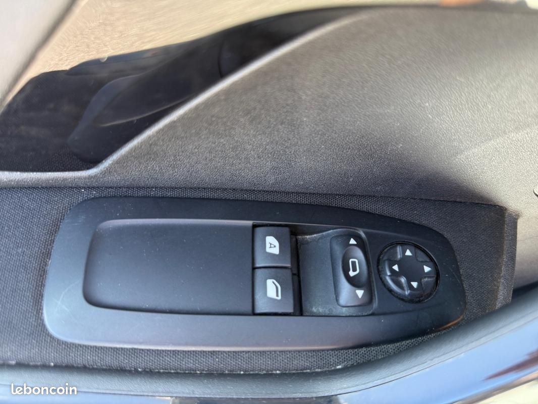 Peugeot 208 1.2 80 ch Active Business Start & Stop /Courroie neuve/CarPlay/Clim/Radar recul/Régul... (image 18)