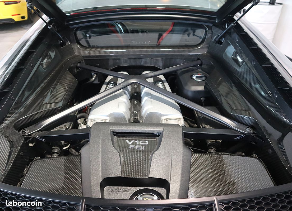 Audi R8 II 5.2 V10 PLUS FSI 610 ch Quattro "Audi Sport Édition" - 1 OF 200 - Suivi Complet Audi - 20'180 km - Feux Laser - Pack Carbone - Freins Céramique - Échappement Sport - Audi Magnetic Ride (image 10)