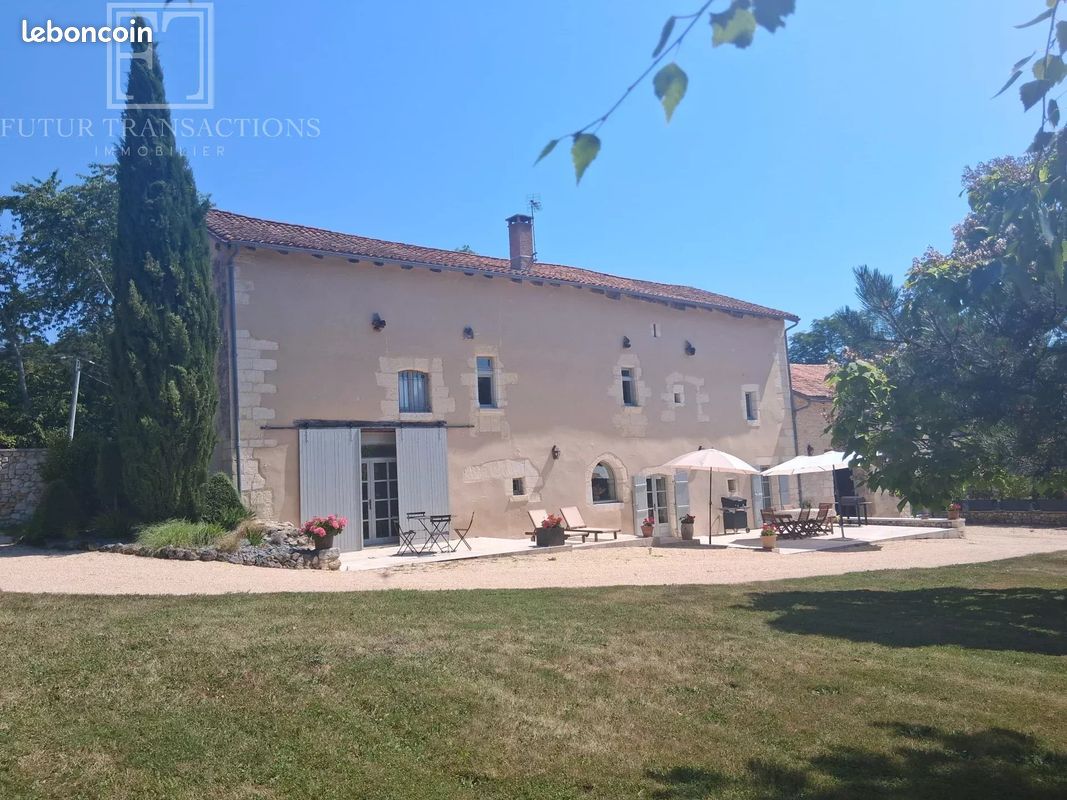 Maison 11 pièces 231 m² · à Brantôme en Périgord · 231 m² · 485 000 €