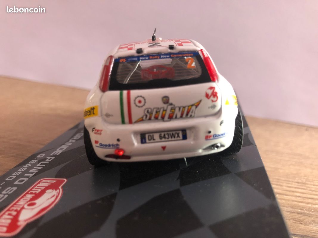 Modèle Réduit 1/43 Fiat Punto S2000 Rally Costa Brava 2007 - Pilote M. Fuster - Marque Altaya - Neuf