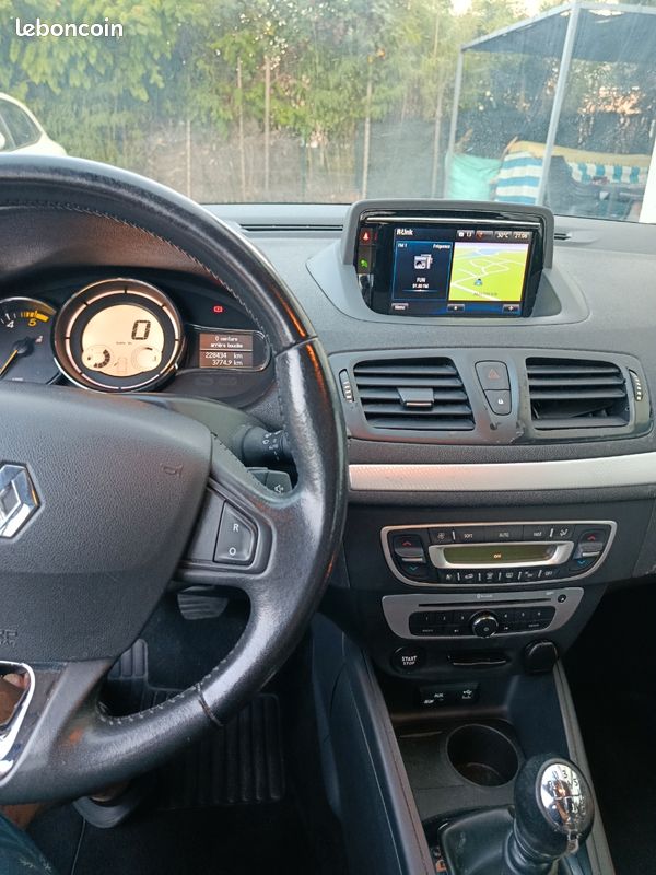 Vend Mégane dci 130cv .2014 (image 3)