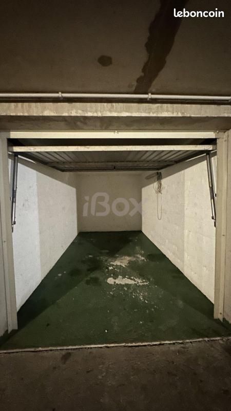 Parking 10 m² · à Saint-Mandrier-sur-Mer · 10 m² · 120 €/mois
