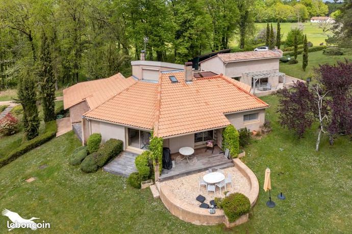 Maison 8 pièces 216 m²